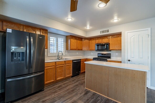 Building Photo - Stunning Tempe Home with Private Pool
