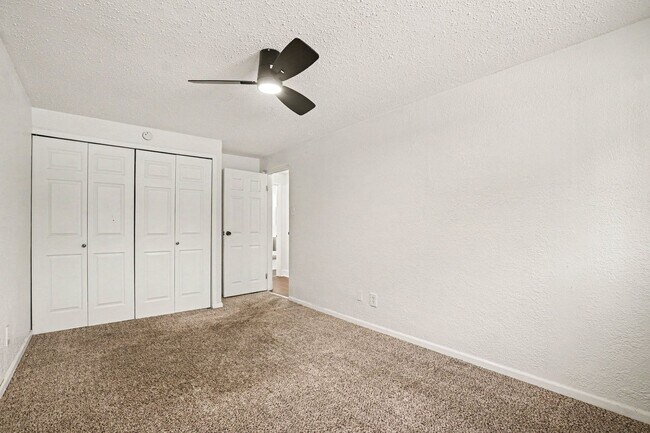 Building Photo - Charming 2-Bedroom Condo in a Prime Location - Cheesman Park!
