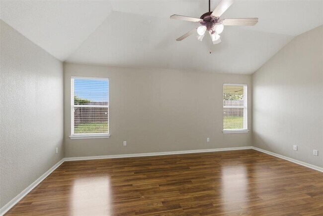 Building Photo - 924 Abbeyglen Castle Dr