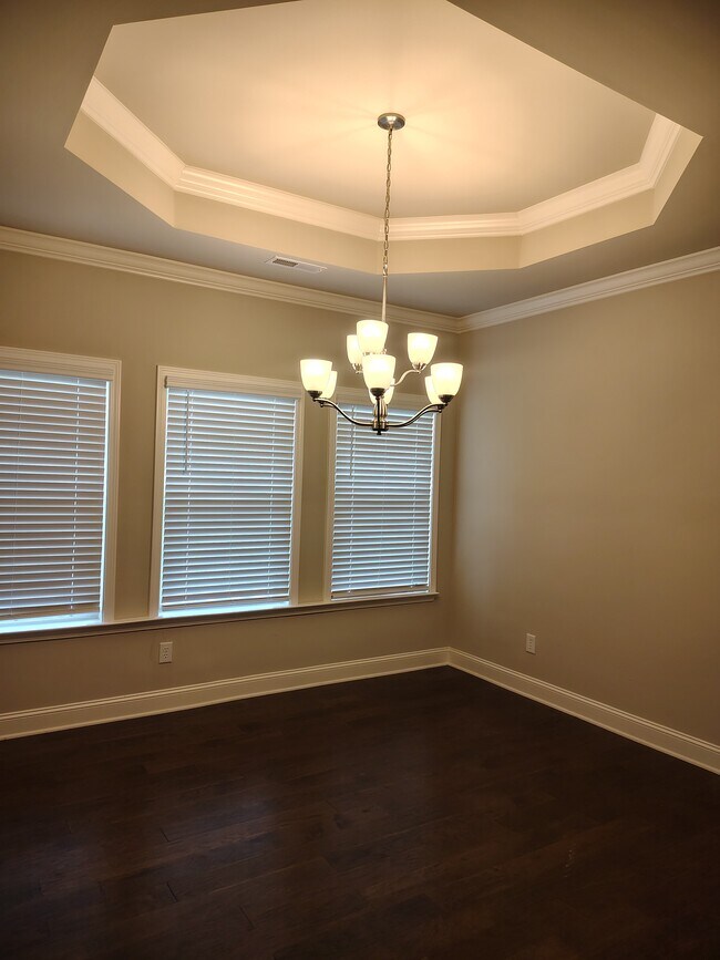 Building Photo - 28563 Paseo Rd