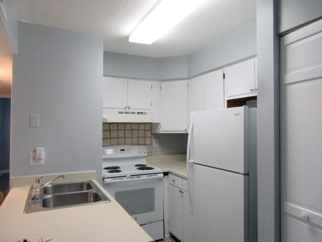 Building Photo - 10174 Beach Dr SW