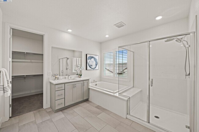 Building Photo - 318 Paradiso Ct