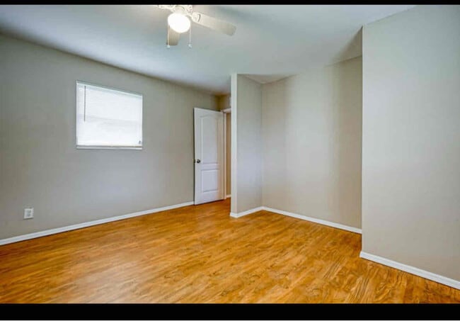 Building Photo - 2220 Eudine Dr W