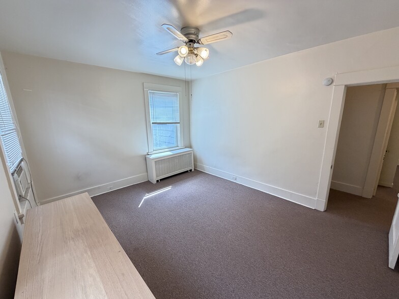 Building Photo - 5708 Solway St