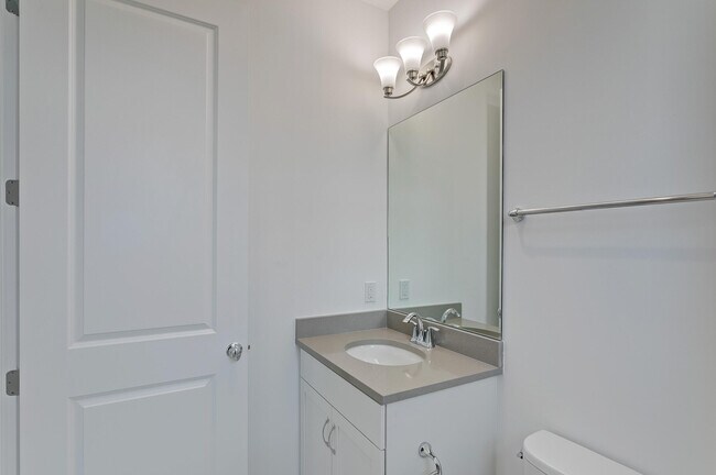 Building Photo - 13559 Artisan Cir