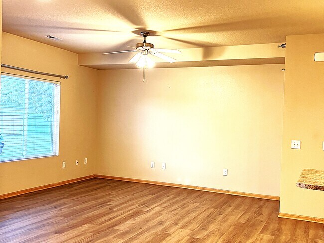 Building Photo - 1805 SW White Birch Cir