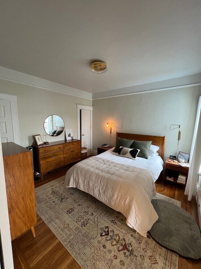 Building Photo - 649 5th Ave