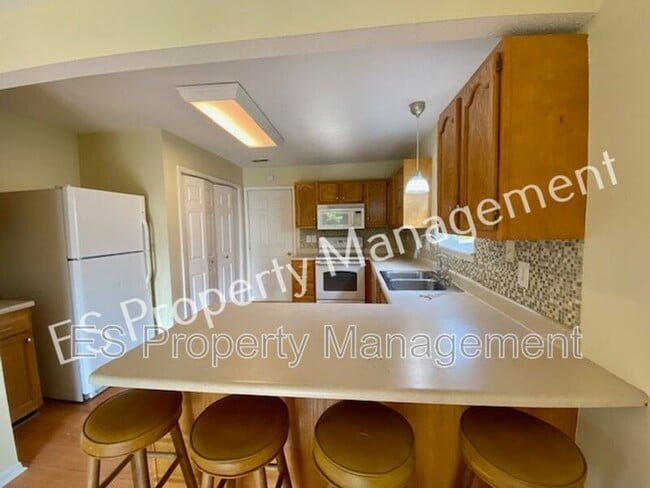 Building Photo - 7310 Parklake Pl