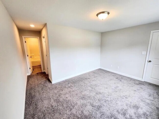 Building Photo - RENOVATED 4 BEDROOM/3 BATH IN NORFOLK! READY FOR RENT!!