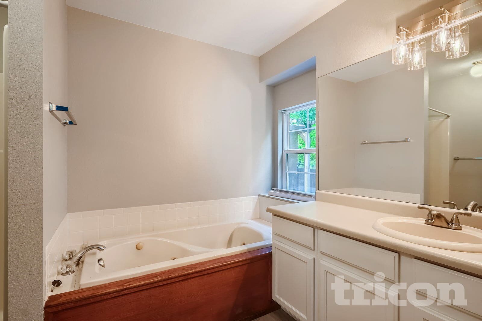 Building Photo - 5704 W 16th St Ln