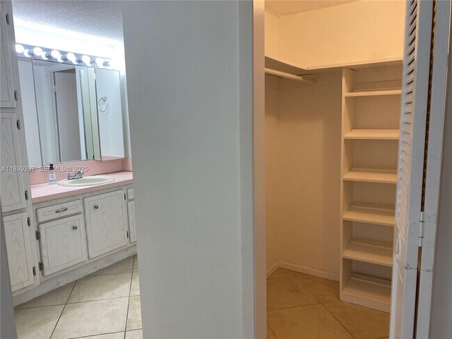 Building Photo - 18031 Biscayne Blvd