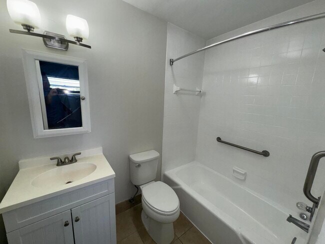 Building Photo - 420 W Palm St