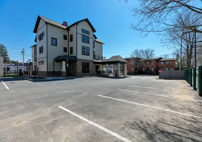 Building Photo - 25 Lawrence St