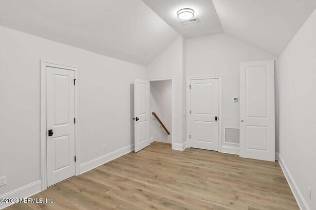 Building Photo - 168 Hickory Hill Dr