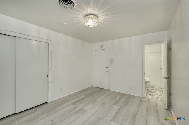 Building Photo - 6218 Brookside Dr