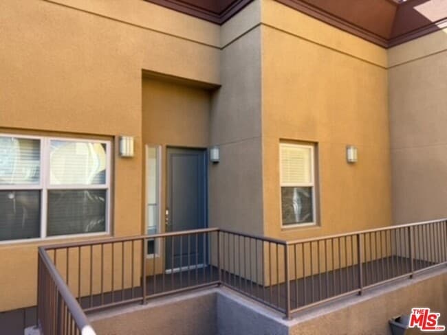 Building Photo - 150 S San Fernando Blvd