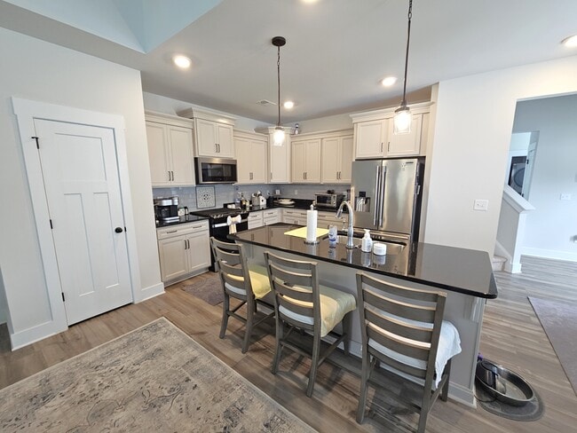 Building Photo - 301 Albemarle Ln
