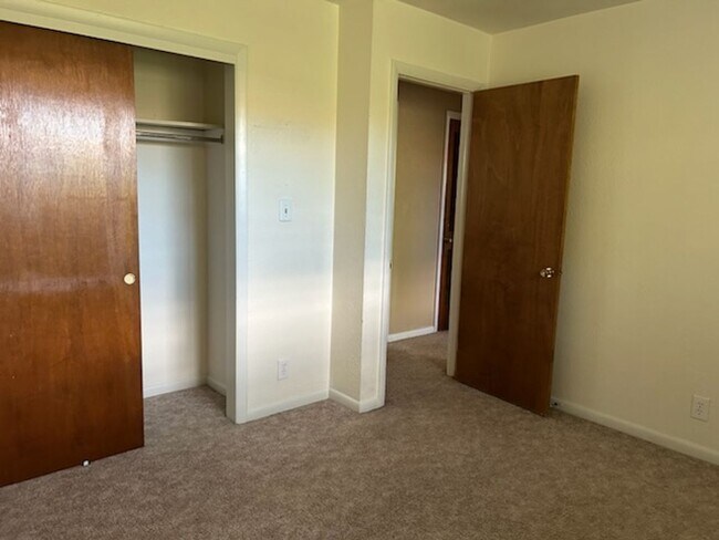 Building Photo - 3006 Butternut Dr