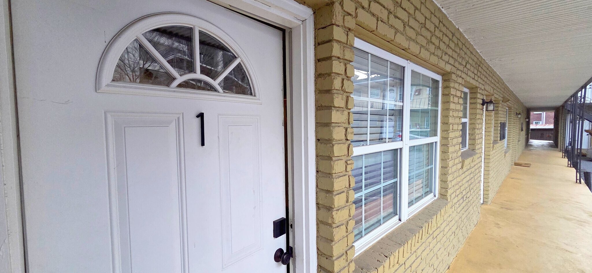 Building Photo - 21 Delmont Dr NE