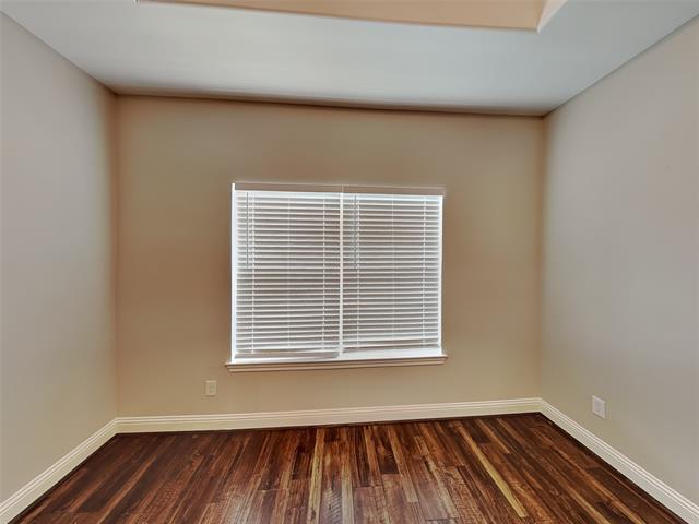 Building Photo - 1002 Woodcrest Dr