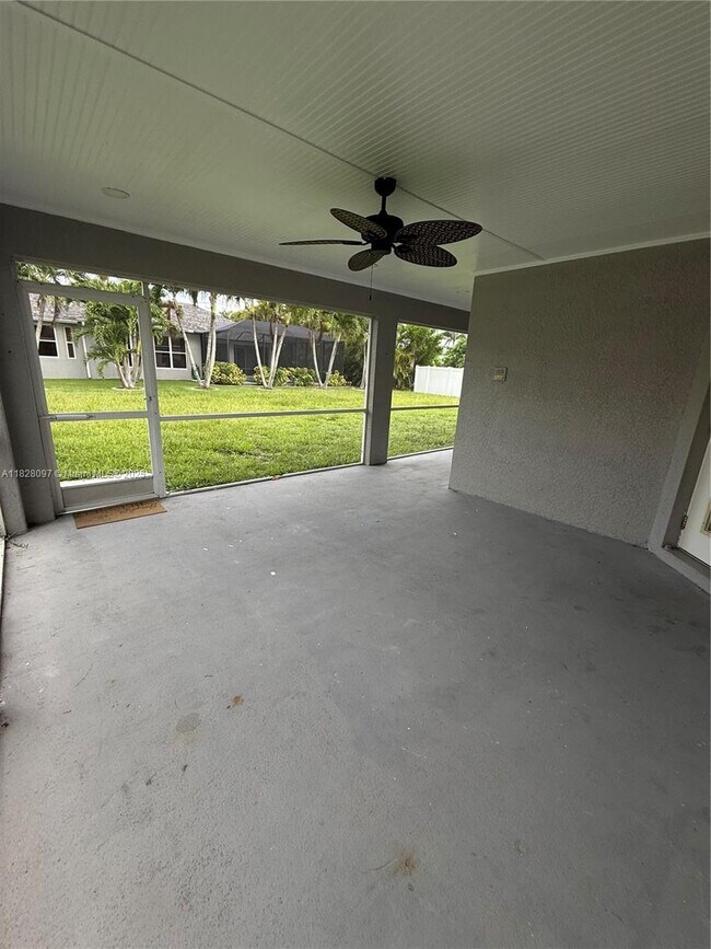 Building Photo - 4025 SW 14th Pl