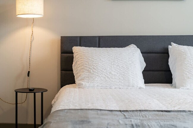 Building Photo - 9360 Vintage Hills Way