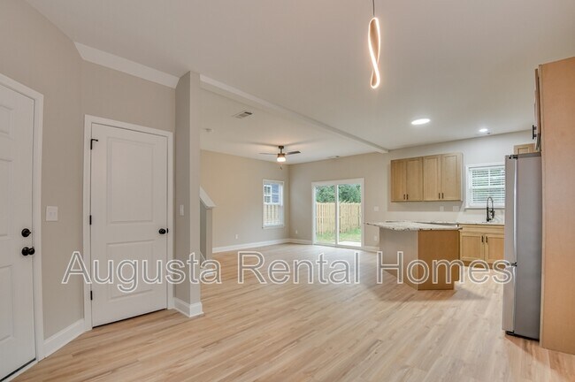 Building Photo - 34 Sherman St