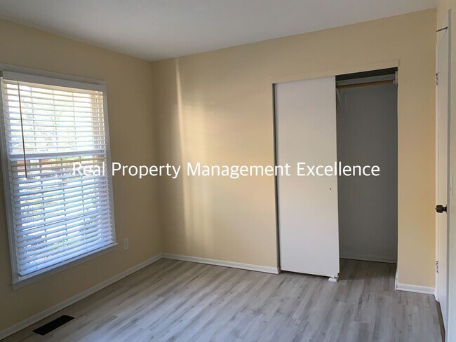 Building Photo - Renovated Raleigh Ranch, Convenient To 440...