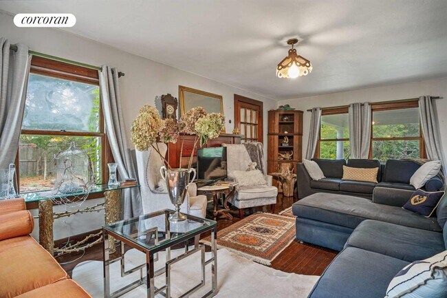 Building Photo - 2976 Noyack Rd