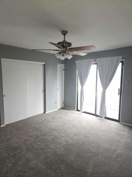 Master bedroom lots of closet space - 4564 Ohio Ave