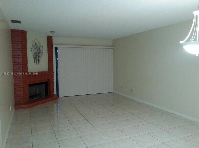 Building Photo - 200 Crosswinds Dr