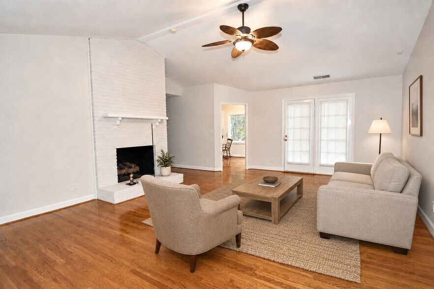 Building Photo - 223 Port Royal Dr
