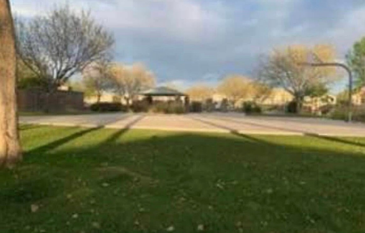 Building Photo - 356 N 169th Ave