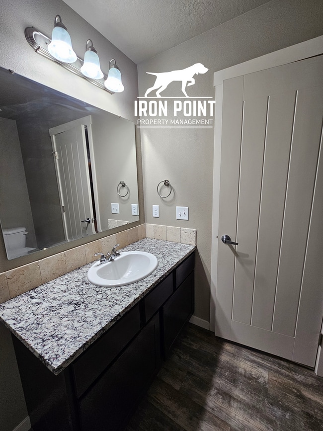 Building Photo - JE911