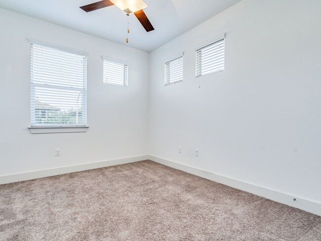 Building Photo - 2215 Capulet St