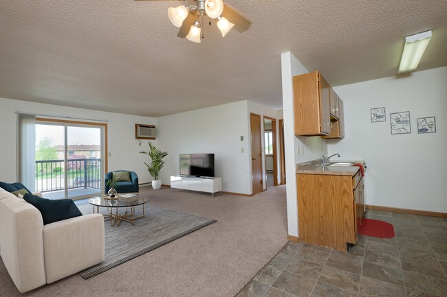 Fargo, ND Oak Court Apartments | Living - Oak Court