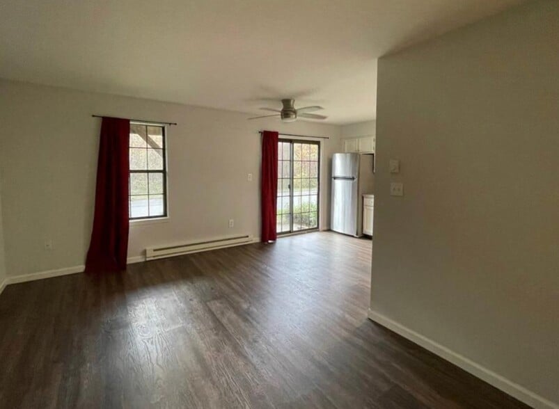 Building Photo - 169 Aspetuck Vlg