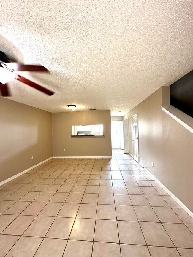Building Photo - 2 BR 2.5 BA Pleasant Ridge Townhomes
