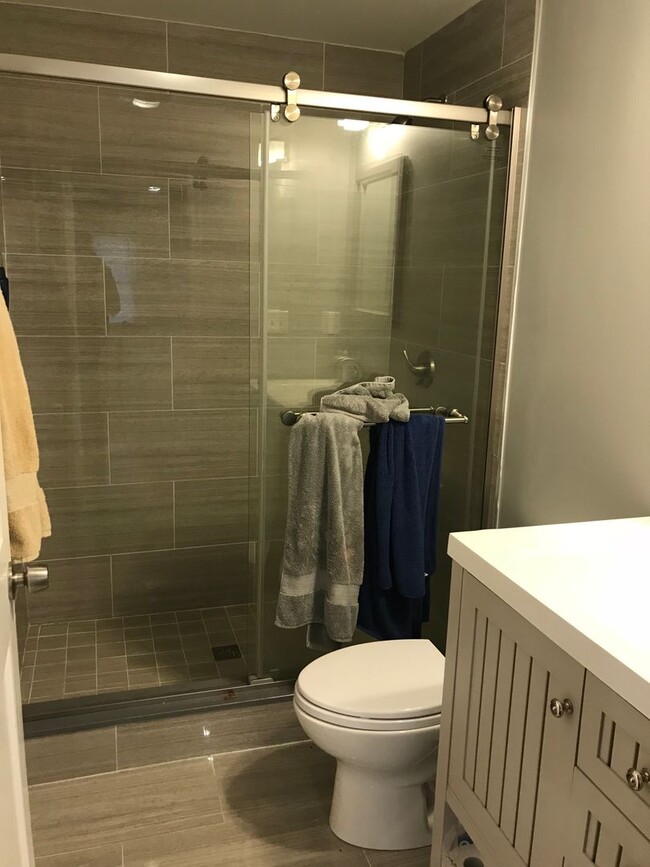 Building Photo - Spacious 4-Bed, 2-Bath Apartment Near Longwood & Northeastern — Ideal for Students!