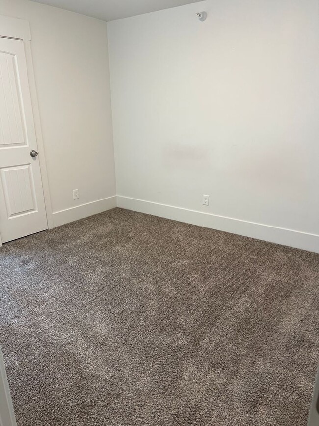 Building Photo - Townhouse in Evanston *Move in Special *