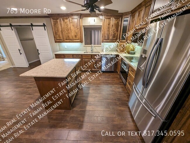 Building Photo - 763 Moore Rd
