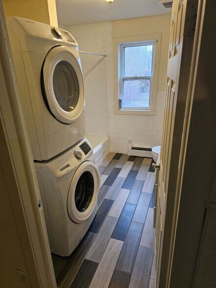 Building Photo - 2428 3rd Ave