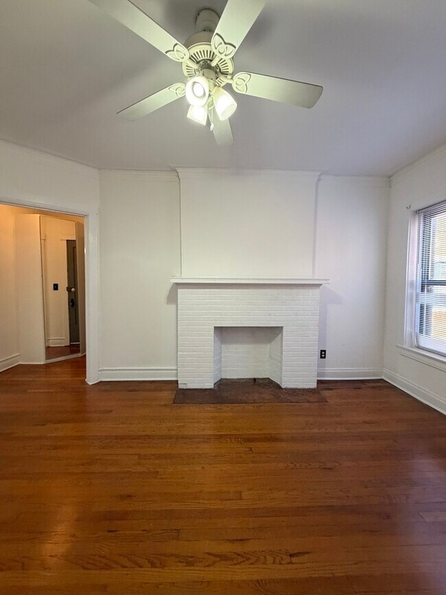 Building Photo - 3722 N Sheffield Ave