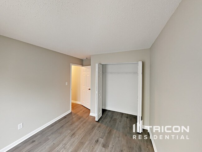 Building Photo - 10879 Muddy River Rd
