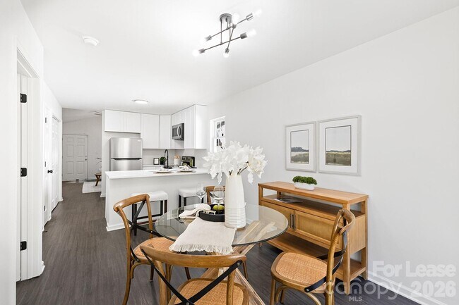 Building Photo - 913 Tennyson Dr
