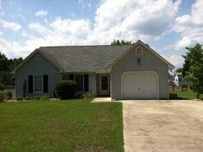 Building Photo - 210 Rivershore Dr