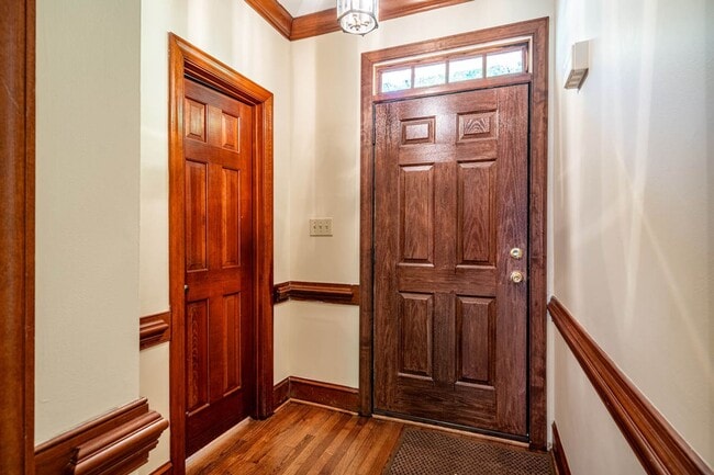 Building Photo - 1305 Hampshire Ct