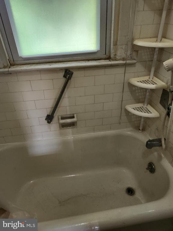 Building Photo - 810 Rundale Ave