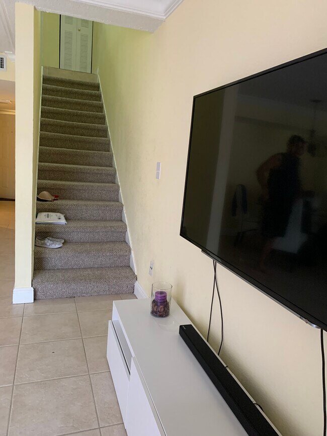 Building Photo - 8650 SW 109th Ave