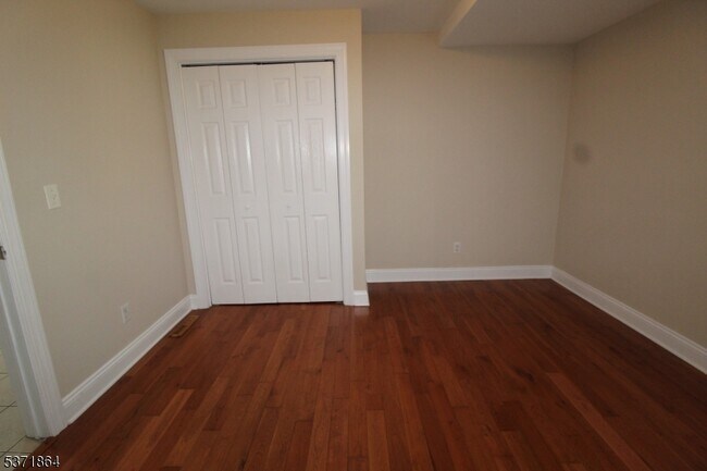 Building Photo - 30 White Meadow Ave